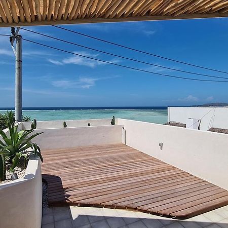 Shore Thing Gili Air Beachfront Apartment Exterior photo