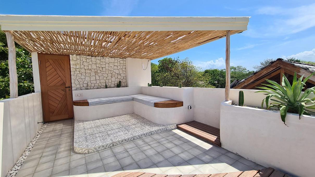 Shore Thing Gili Air Beachfront Apartment Exterior photo
